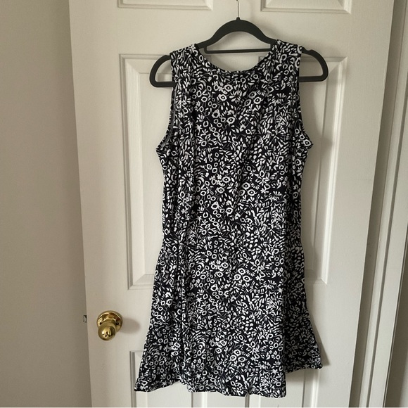 Black and White Floral Swing Dress, Size Large - Picture 2 of 2